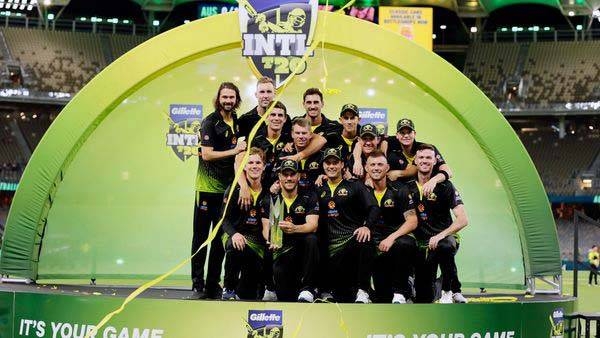 The victorious Australian team with the trophy.