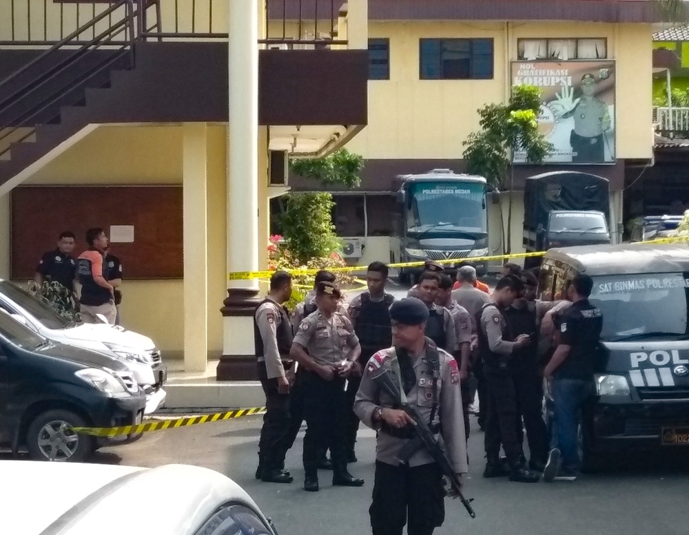 Indonesian police secure their headquarters in Medan, North Sumatra, on Wednesday, after a suicide attack occurred during their morning roll call. -AFP