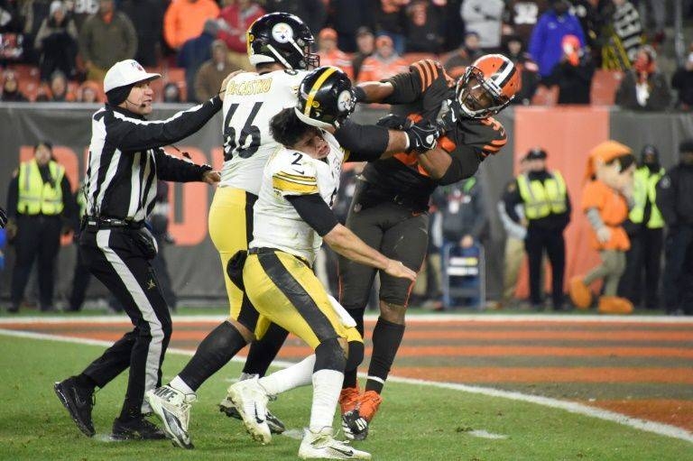 Cleveland Browns defensive end Myles Garrett, right, clobbers Pittsburgh quarterback Mason Rudolph in the head with his helmet while Steelers David DeCastro comes to his teammates' aid. — AFP