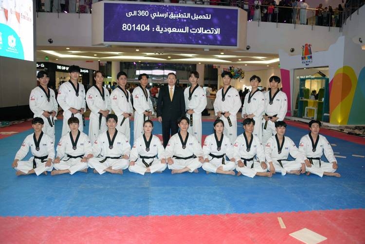 Kukkiwon Taekwondo demonstration team with Korean ambassador Jo Byung Wook and Saudi personnel.