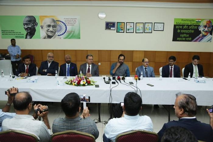 Minister of Haj Mohammad Saleh Benten and India’s Minister of Minority Affairs Mukhtar Abbas Naqvi signing Saudi-India bilateral agreement for the arrangements of Haj 2020 at his office in Jeddah on Sunday. Several officials and diplomats from both the countries attended the ceremony.