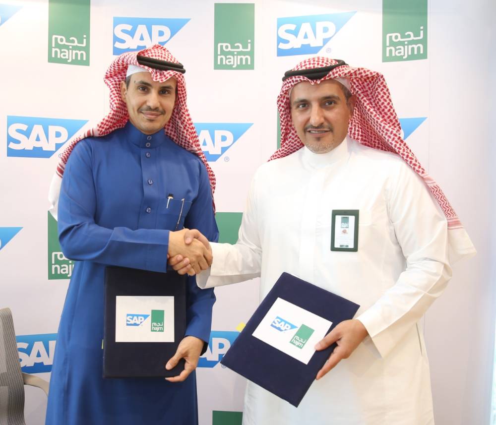 CEO of Najm Dr. Mohammad Al Suliman (right) shakes hands with CEO of SAP Saudi Arabia Mohammed Al Khotani  at the signing of agreement