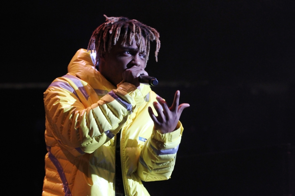 (FILES) In this file photo taken on October 28, 2018 Rapper Juice Wrld performs at Power 105.1's Powerhouse 2018 at Prudential Center in Newark, New Jersey.    Chicago-born rapper Juice WRLD, one of a wave of young artists who made a name on streaming platforms before breaking out in the mainstream, died on Sunday at the age of 21, US media reported. / AFP / GETTY IMAGES NORTH AMERICA / Bennett Raglin
