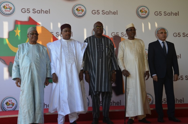 Ibrahim Boubacar Keïta (L), president of Mali, Mahamadou Issoufou (2ndL), tpresident of Niger, Roch Marc Christian Kaboré (C), president of Burkina Faso, Idriss Déby (2ndR), president of Chad, and Mohamed Ould Cheikh Mohamed Ahmed Ould Ghazouani (R), president of Mauritania, pose for a photo at the G5 Sahel summit in Niamey, on Sunday. — AFP