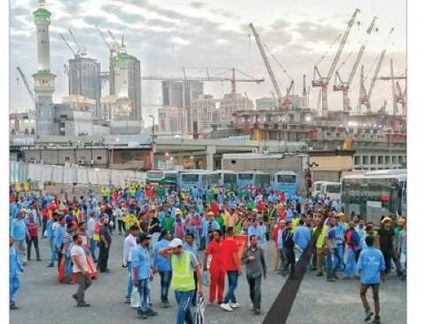 Haram workers wait for the transport to take them back to their residence. — Courtesy photo