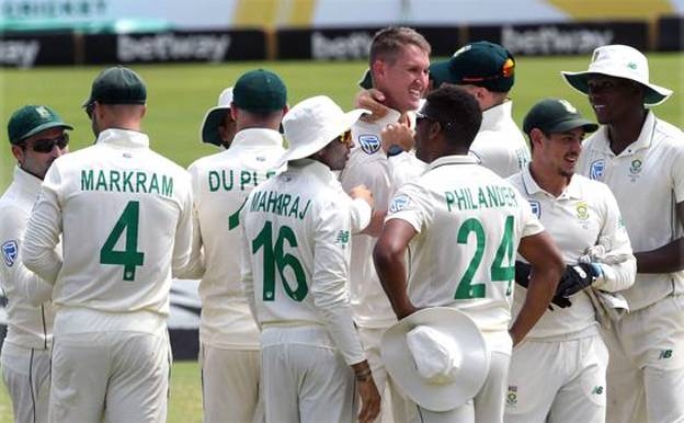 Vernon Philander led a relentless South African bowling performance against England on the second day of the first Test at Centurion's SuperSport Park on Friday.