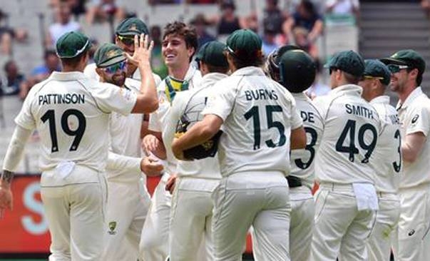 Australian players celebrate the collapse of the New Zealand innings in the second Melbourne Test.