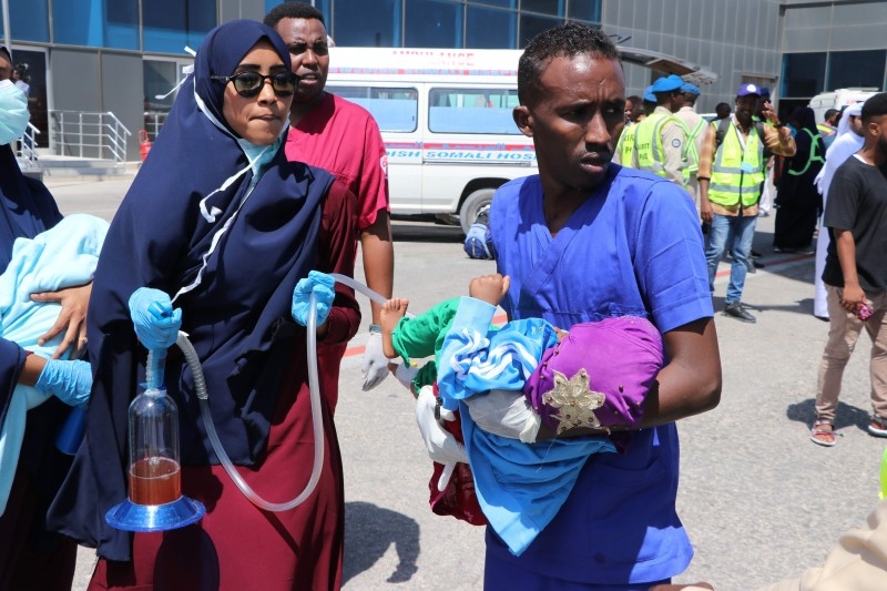 A wounded girl, from the December 28, 2019 car bombing in Mogadishu, is carried on a hospital bed to a Turkish Air Force aircraft for medical evacuation to Turkey at the Adan Adde international airport in Mogadishu on Sunday. -AFP