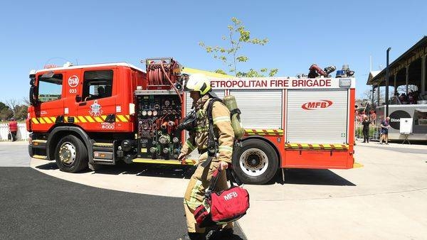 Australia and New Zealand cricketers will pay tribute to firefighters and bushfire victims during the third Test in Sydney.