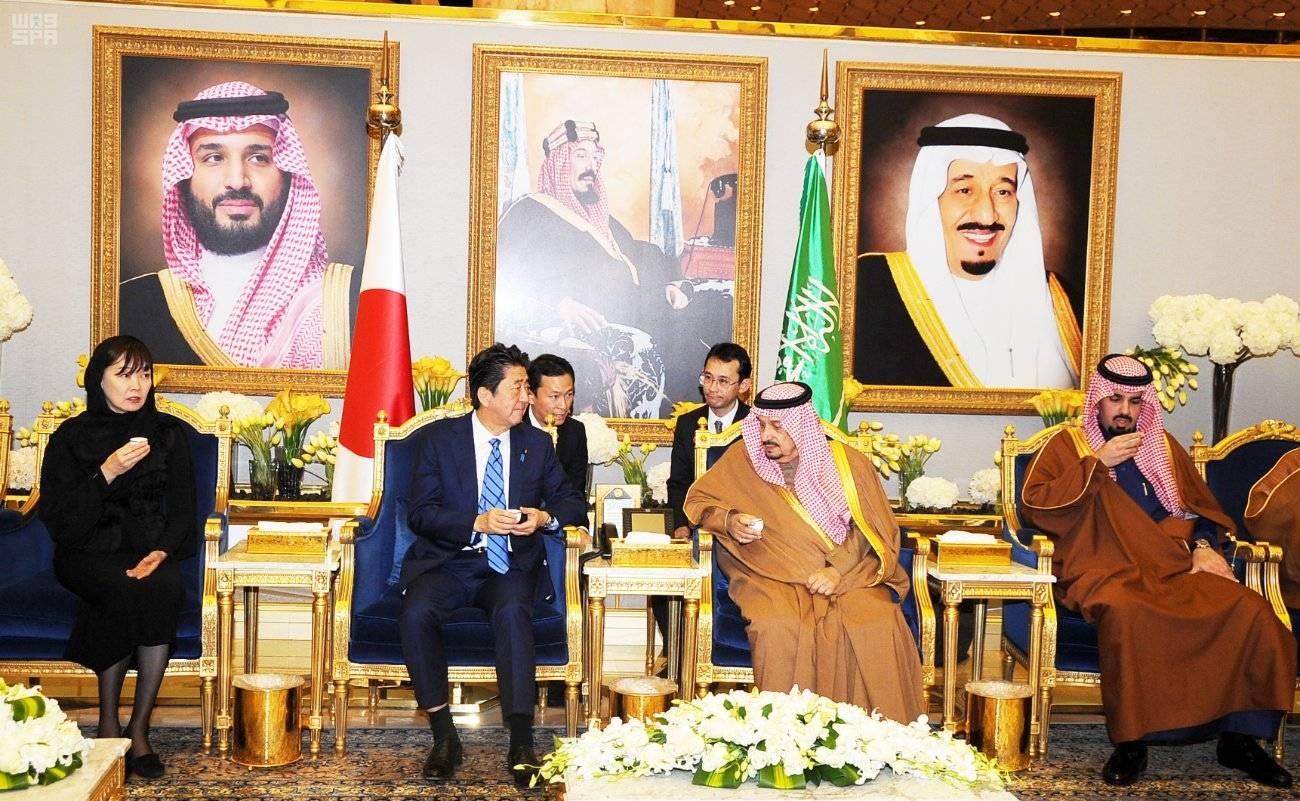 Japanese Prime Minister Shinzo Abe arrives in Riyadh's King Khalid International Airport and is received by Emir of Riyadh Prince Faisal Bin Bandar, among others. - SPA 