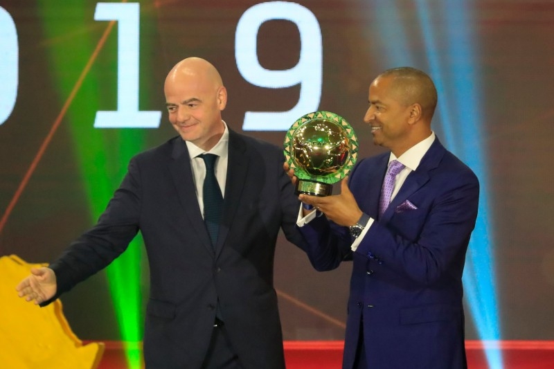 FIFA President Gianni Infantino, left, presents the African Club President of the Year award to Moïse Katumbi, president of the football team TP Mazembe, during the 2019 CAF Awards in the Egyptian resort town of Hurghada, in this Jan. 7, 2020 file photo. — AFP