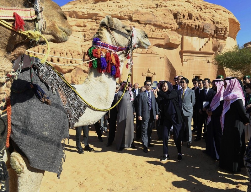 Japanese Prime Minister Shinzo Abe and his accompanying delegation visited Madain Saleh (Al-Hijr City) in Al-Ula governorate on Monday. — SPA