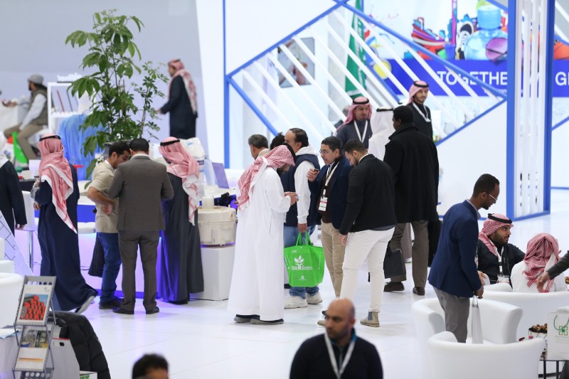 Hundreds of exhibitors in the Kingdom attract thousands of specialized visitors, businessmen, project developers, dignitaries and decision-makers from various industrial sectors