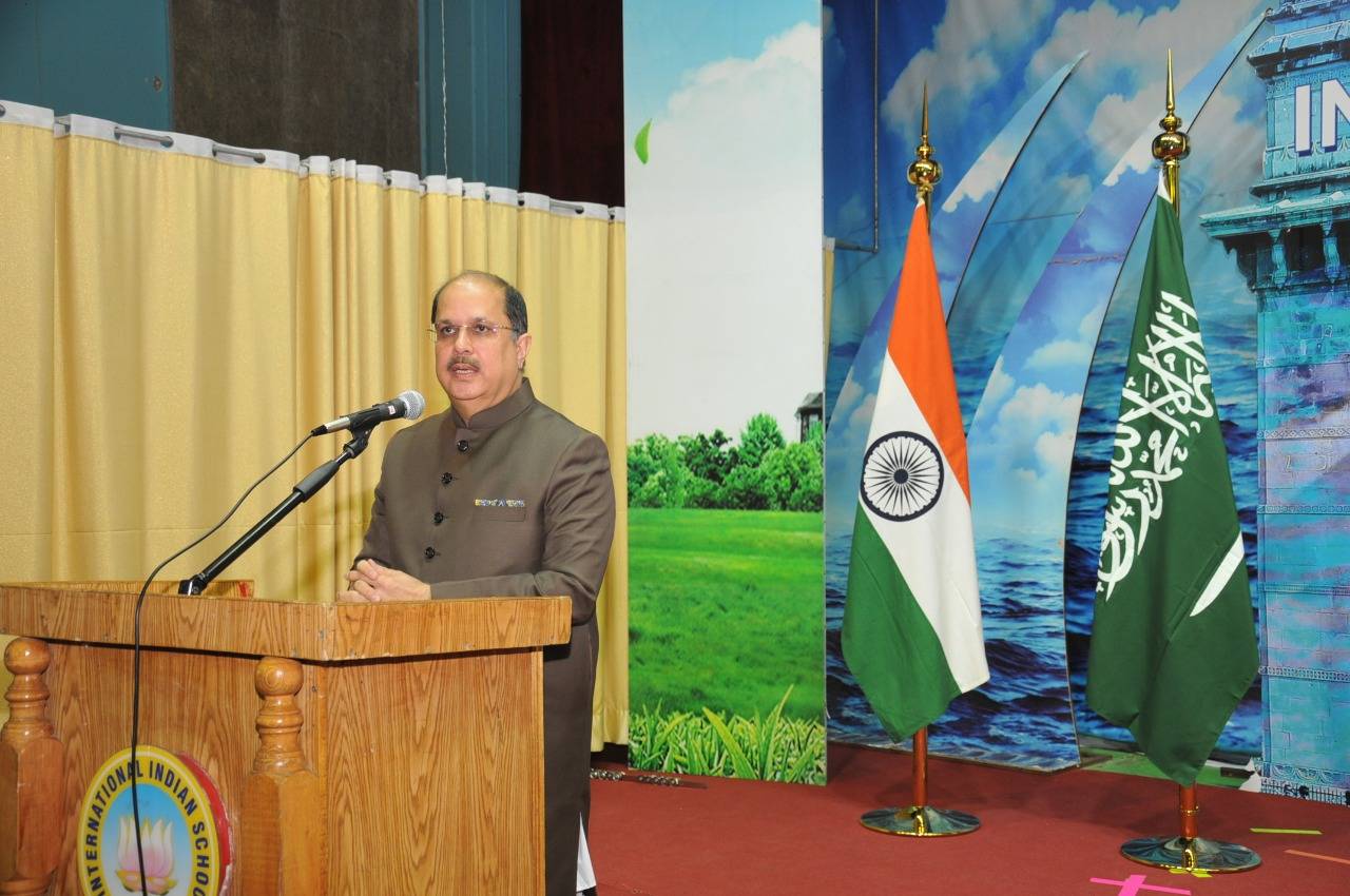 Indian Ambassador Dr. Ausaf Sayeed speaking at the cultural function at IISR.