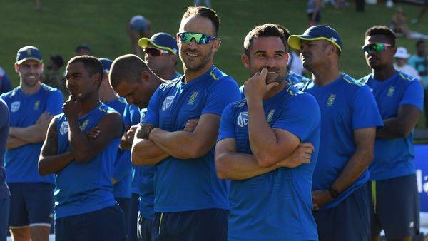 South African captain Faf du Plessis with his teammates after a dismal series against England.