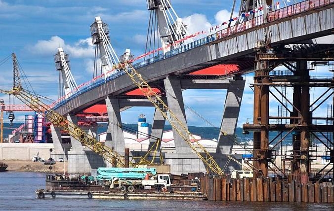 The automobile checkpoint for the Heihe-Blagoveshchensk bridge in the Far East.