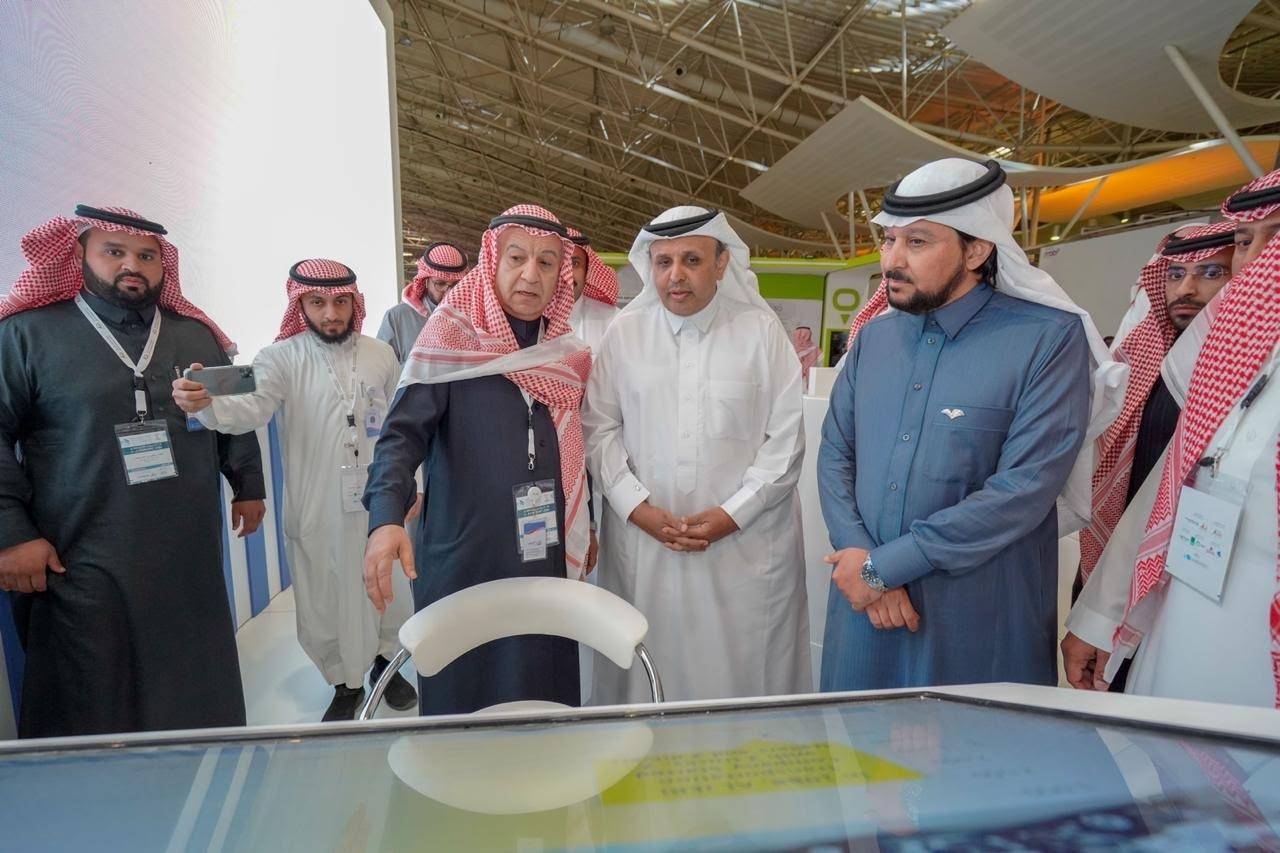 Dr. Rumaih bin Mohammed Al Rumaih, Chairman of the Public Transport Authority, cuts the ceremonial ribbon at the opening of the three-day Saudi Transport and Logistic Services exhibition on Tuesday in Riyadh