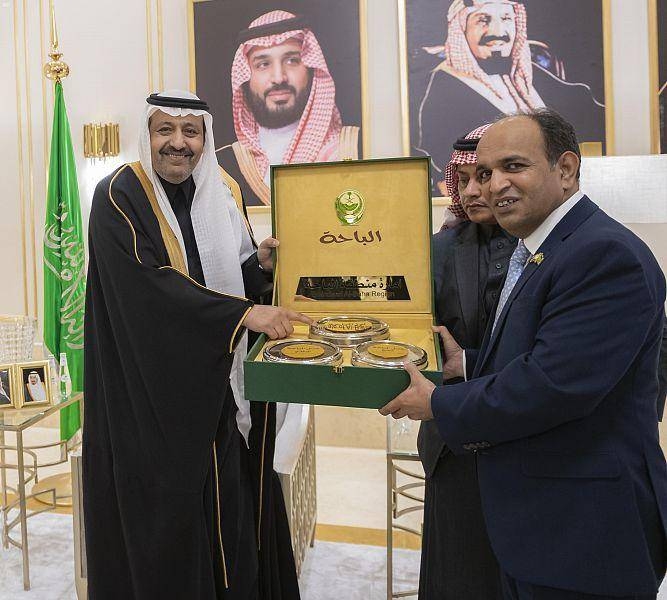 Emir of Al-Baha receives Pakistan's GC