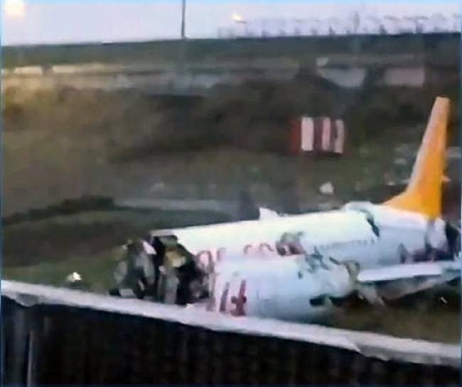 A screengrab of the plane skid in Istanbul that saw the jet break into two.
