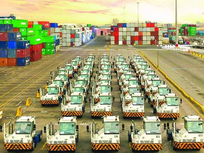 Red Sea Gateway Terminal (RSGT) announced the arrival of the first consignment of new advanced terminal equipment, which includes terminal trucks and trailers.