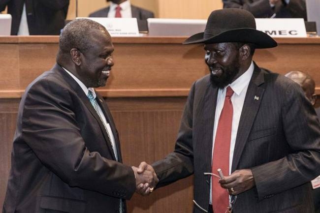 A deadline looms on Saturday for forming a unity government between President Salva Kiir, right, and his former deputy turned rebel leader, Riek Machar. — AFP
