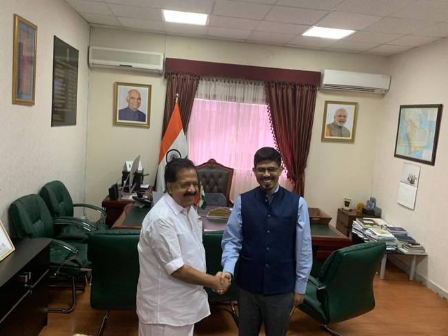 Mohammed Noor Rahman Sheikh, consul general of India, receives Ramesh Chennithala, leader of opposition of Kerala, at his consulate office in Jeddah on Thursday.