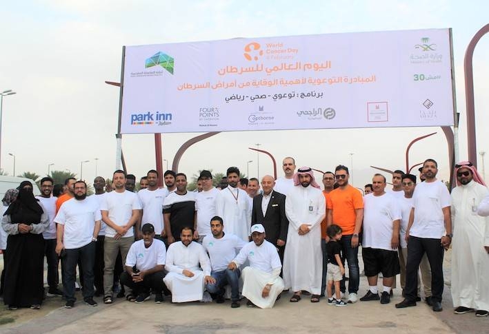 Members of the Shaza Makkah who participated in the event on World Cancer Day to raise awareness of the disease. The evnt was held under the slogan of “I am, and I will.” 