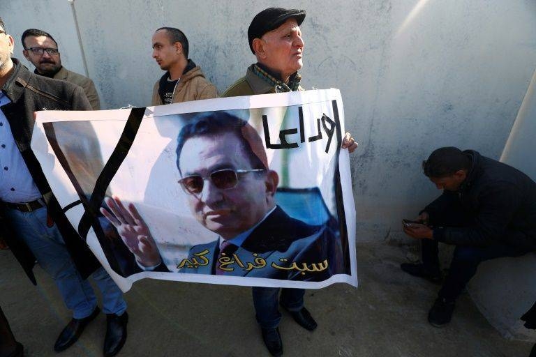 Honor guards wait as they attend Mubarak's funeral.