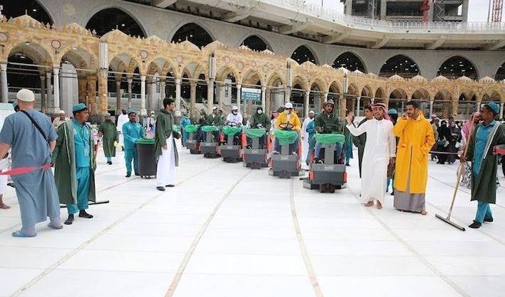 The Presidency for the Affairs of the Two Holy Mosques carries out washing and sterilizing the floors of the Grand Mosque four times daily as part of measures to ensure the safety of pilgrims and visitors.