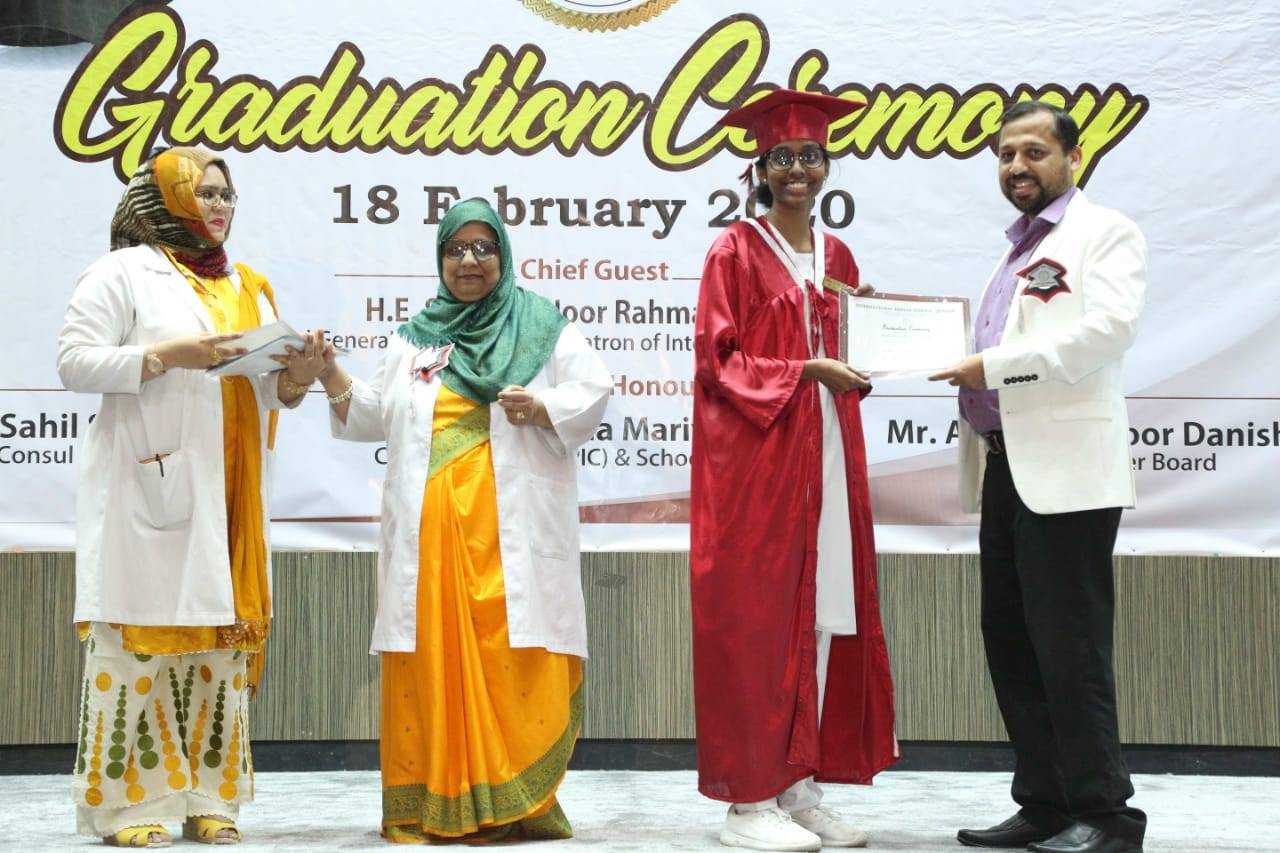 Indian Consul General Mohammed Noor Rahman Sheikh presenting certificate to a graduate as Principal Dr. Muzaffar Hassan looks on. — SG photos