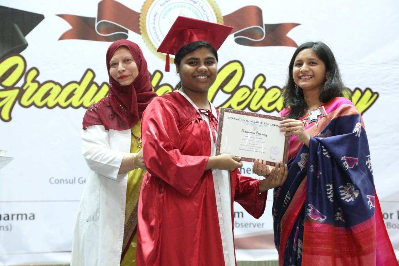 Indian Consul General Mohammed Noor Rahman Sheikh presenting certificate to a graduate as Principal Dr. Muzaffar Hassan looks on. — SG photos