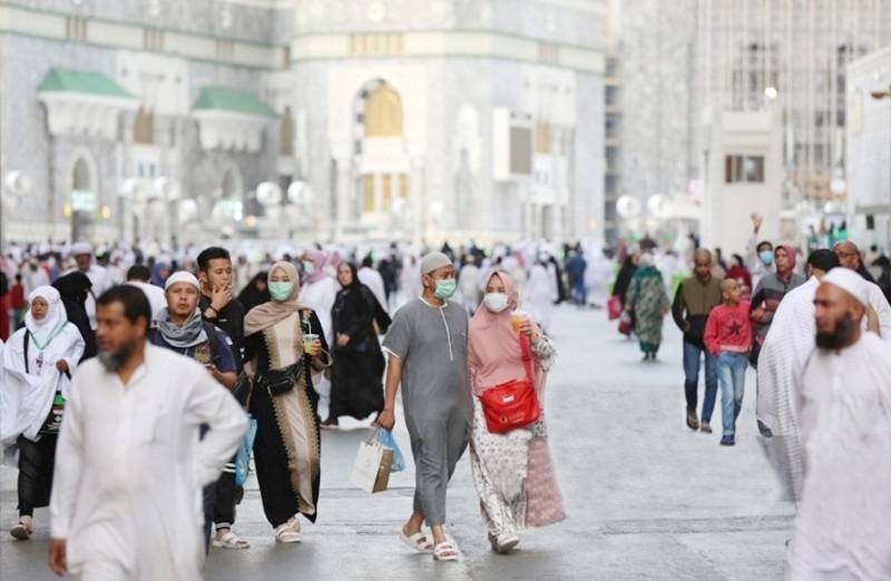 Saudi Arabia has suspended temporarily on Wednesday Umrah pilgrimage for Saudi citizens and expatriates in the Kingdom.