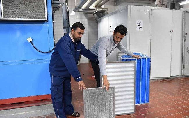 The Presidency for the Affairs of the Two Holy Mosques is carrying out cleaning of the air conditioning inside the Grand Mosque in Makkah nine times a day, and sterilizes it with ultraviolet radiation before it is sent to the relevant areas of the holy mosque through special air conditioning equipment. — SPA