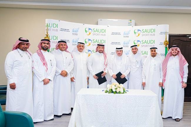 The University of Jeddah, represented by the College of Sports Sciences, signed a cooperation agreement with the Saudi Sport Hub in Jeddah Governorate on Thursday.