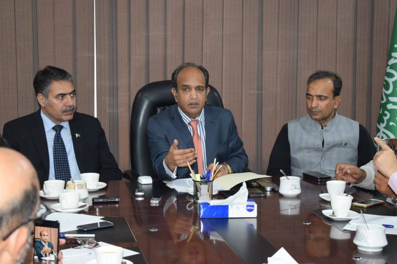 Pakistani Consul General Khalid Majid addresses a press conference at the consulate premises in Jeddah, Sunday. — SG photo by Syed Mussarat Khalil