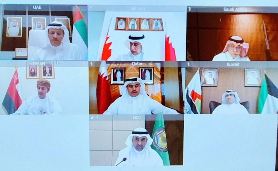 During the meeting, the ministers reviewed the recommendations put forward by the undersecretaries of the ministries of commerce, especially the importance of cooperation in ensuring the flow of basic goods and services to citizens and residents in the GCC states on a regular basis. — SPA