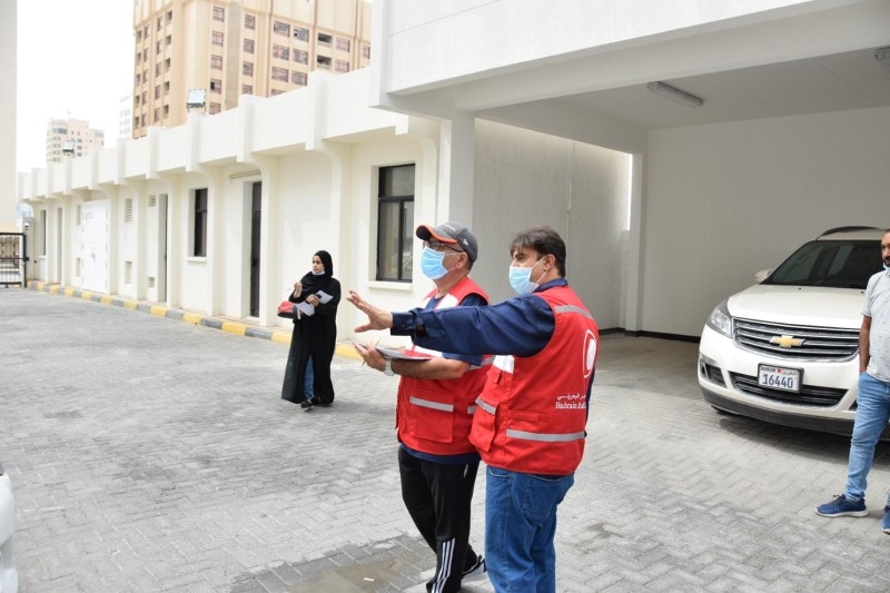 Bahraini Red Crescent volunteers have been deployed in small teams to distribute aid at different times of the day, wearing masks and gloves, and ensuring social distancing.