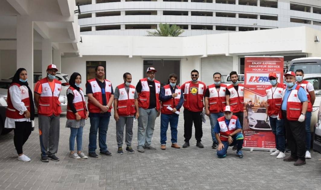 Bahraini Red Crescent volunteers have been deployed in small teams to distribute aid at different times of the day, wearing masks and gloves, and ensuring social distancing.