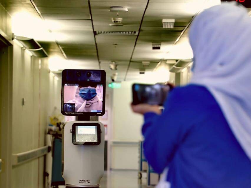 King Abdullah Medical Complex in Jeddah, representing the Jeddah Health Affairs Department, is using robotics technology in serving people infected with coronavirus.