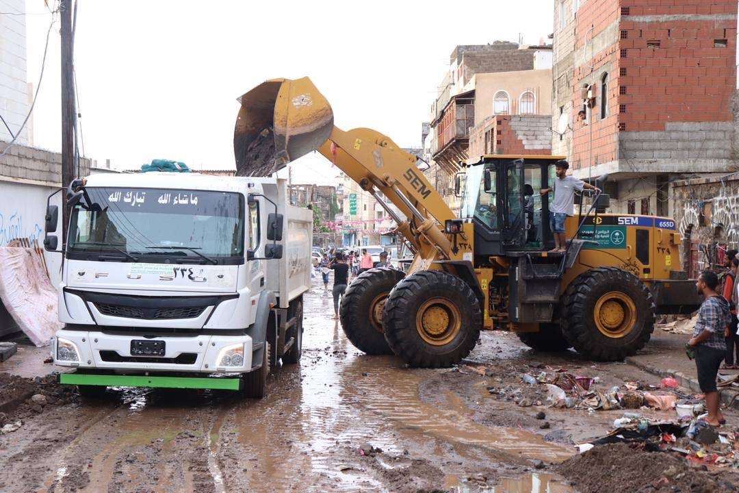 The Saudi Development and Reconstruction Program for Yemen (SDRPY) Wednesday responded to a distress call from the Yemeni government and began providing assistance to relieve Aden Governorate and rescue Yemeni citizens from flooding caused by torrential rains.