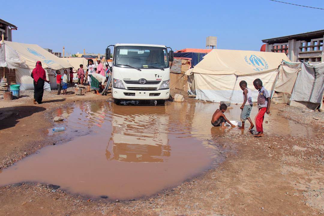 The Saudi Development and Reconstruction Program for Yemen (SDRPY) Wednesday responded to a distress call from the Yemeni government and began providing assistance to relieve Aden Governorate and rescue Yemeni citizens from flooding caused by torrential rains.