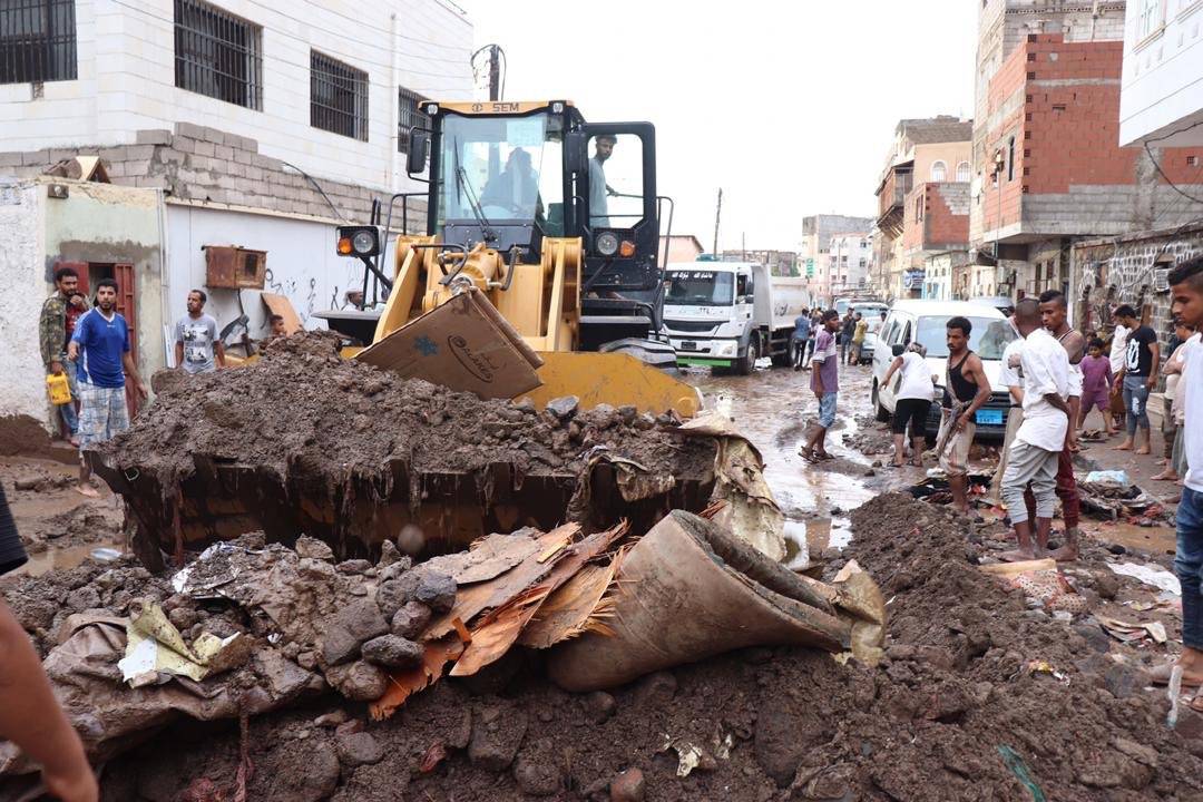 The Saudi Development and Reconstruction Program for Yemen (SDRPY) Wednesday responded to a distress call from the Yemeni government and began providing assistance to relieve Aden Governorate and rescue Yemeni citizens from flooding caused by torrential rains.