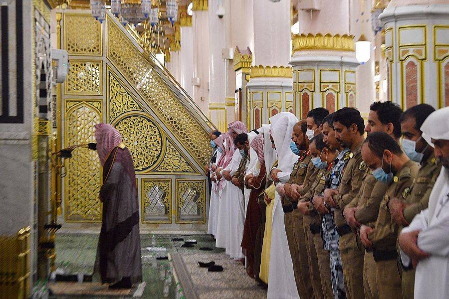 The reduced version of the Taraweeh prayer comprising five Tasleemat (10 Rak’ahs), which was earlier approved by Custodian of the Two Holy Mosques King Salman, was attended by employees and workers of the General Presidency of the Two Holy Mosques' Affairs. — SPA photos