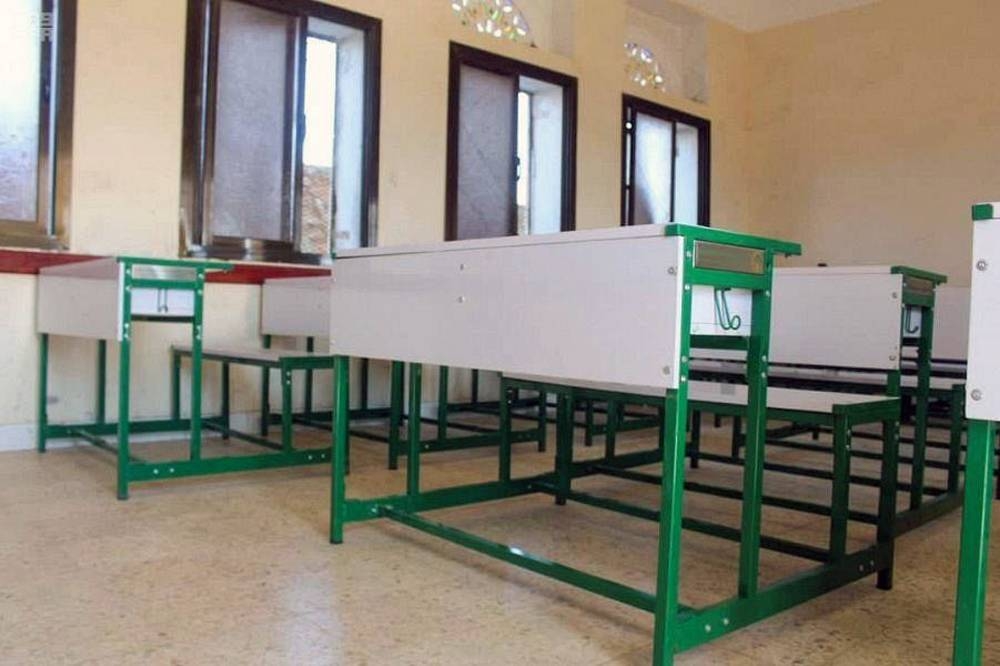 The Saudi Development and Reconstruction Program for Yemen (SDRPY) has launched two projects to furnish 32 schools in each of Al-Mahrah and Socotra, benefiting more than 8,000 students annually.
