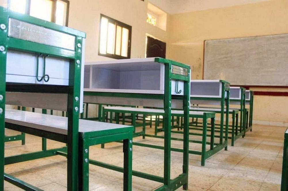 The Saudi Development and Reconstruction Program for Yemen (SDRPY) has launched two projects to furnish 32 schools in each of Al-Mahrah and Socotra, benefiting more than 8,000 students annually.
