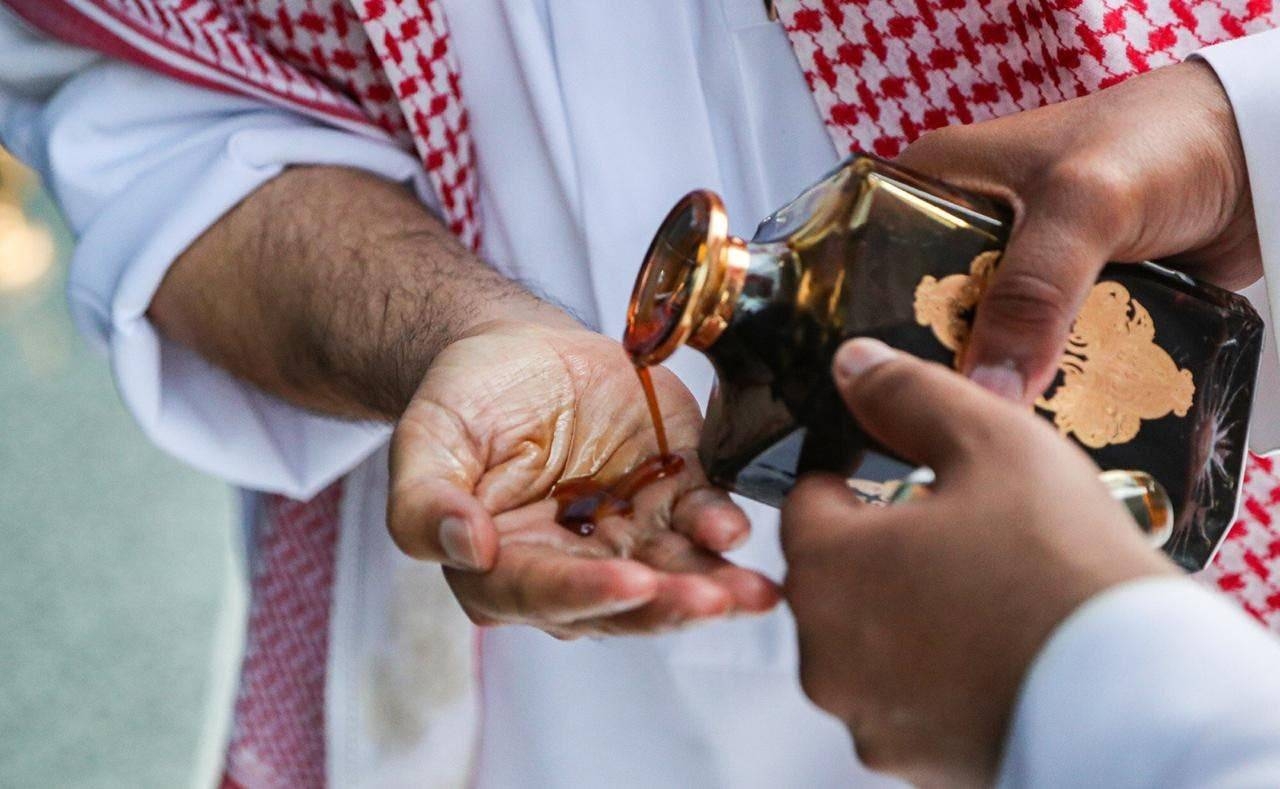 The General President of the Affairs of the Grand Mosque and the Prophet’s Mosque, Sheikh Abdul Rahman Al-Sudais uses “Ozone tech” to sterilize Islam’s holiest site, the Kaaba, in the Grand Mosque in Makkah, Monday. — Photos courtesy Twitter