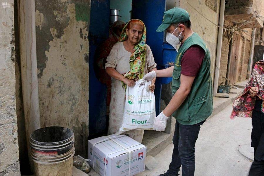 King Salman Humanitarian Aid and Relief Center has been distributing food baskets in many Muslim countries daily since the beginning of the holy month as part of its humanitarian and relief assistance. — SPA photos