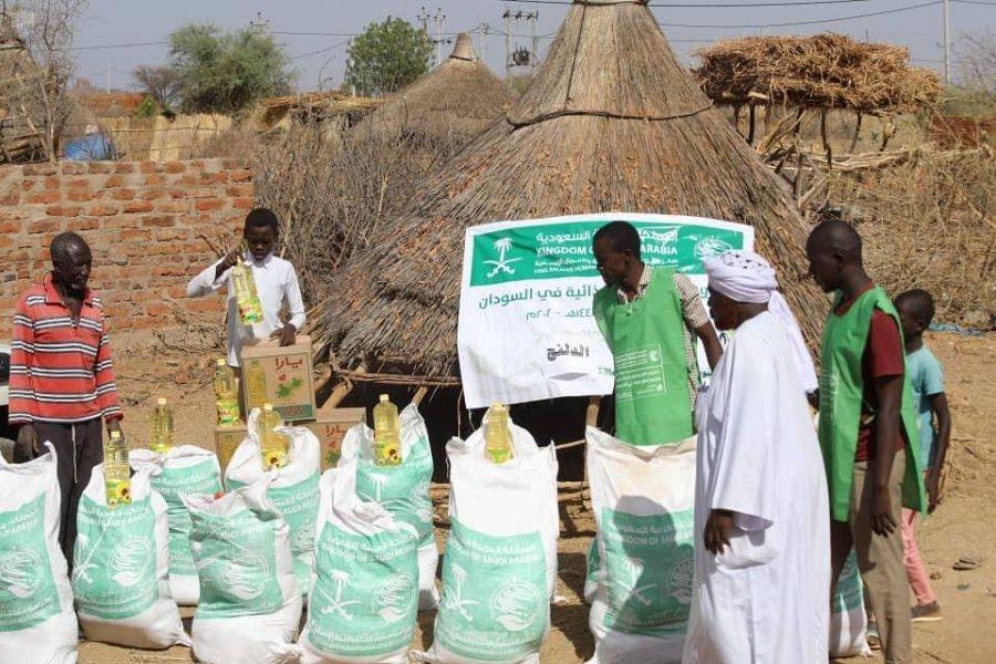 King Salman Humanitarian Aid and Relief Center has been distributing food baskets in many Muslim countries daily since the beginning of the holy month as part of its humanitarian and relief assistance. — SPA photos