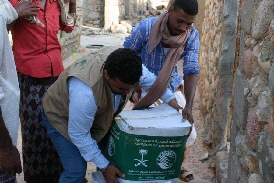 KSrelief distributes 4,125 food baskets in Lebanon.