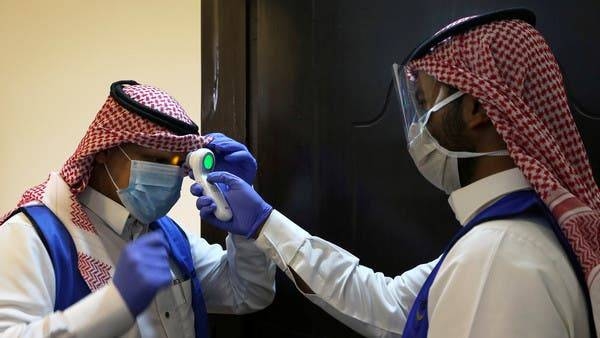 A volunteer supervisor checks the temperature of another volunteer in Riyadh. — File photo